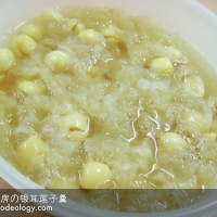 White Fungus Soup with Lotus Seeds