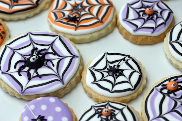 How To Make A Spider Web Decorated Cookie By Sweetopia How To Make A Spider Web Decorated Cookie By Sweetopia