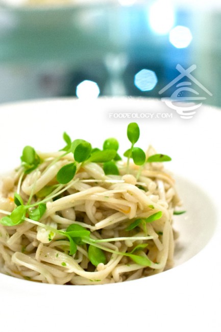 Spring-Sprouts-with-Enoki-Mushrooms_Putien Spring-Sprouts-with-Enoki-Mushrooms_Putien