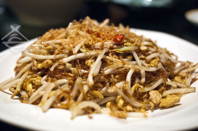 Wok-fried-Bean-Sprout-with-Vermicelli-and-Salted-Fish_Canton-Paradise