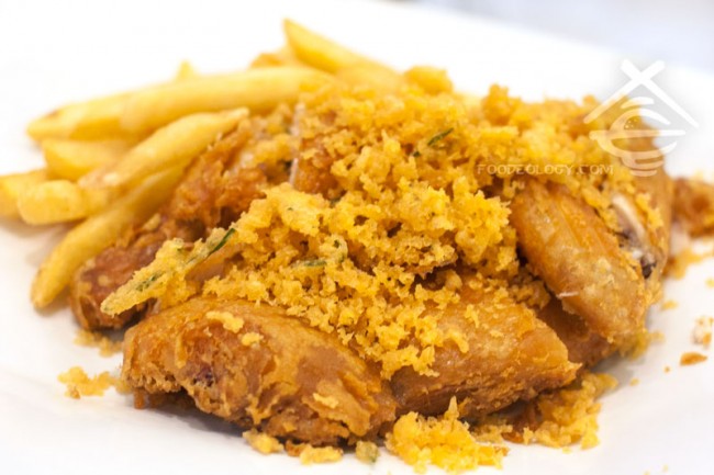 Deep-fried-Spring-Chicken-with-Fries-&-Lemongrass_C-Jade-HK-Cafe-IN