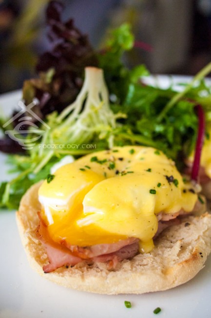 Eggs-Benedict_Cut_PS-Cafe