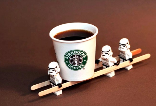 Starbucks_Coffee_Carrying_Lego_Stormtroopers Starbucks_Coffee_Carrying_Lego_Stormtroopers