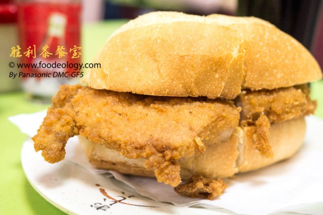 Sing-Lei-Cha-Chaan-Teng_Pork-Chop-Bun