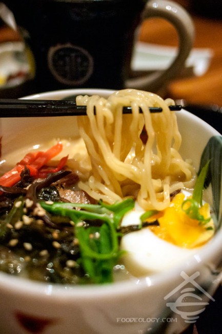 Tonkotsu-Takana-Ramen_Japanese-Dining-SUN