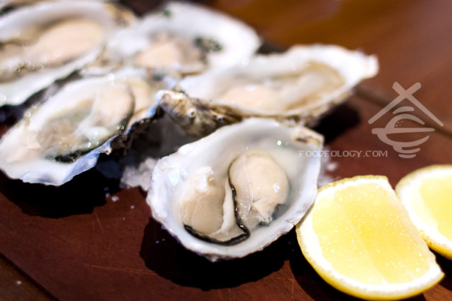 Freshly-shucked-Irish-oysters_Halia-Raffles