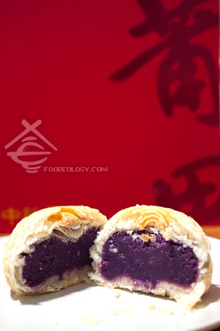 Crispy-Mooncakes-Purple-sweet-potato_Putien