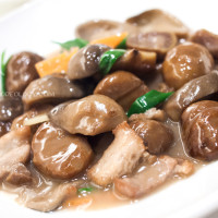 Stirfried-chestnut-and-mushrooms_Putien