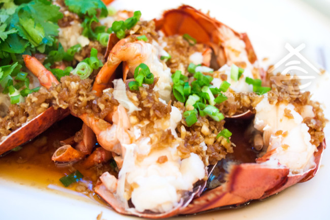 Boston-Lobster-Steamed-with-Deep-Fried-Garlic_JUMBO-Seafood