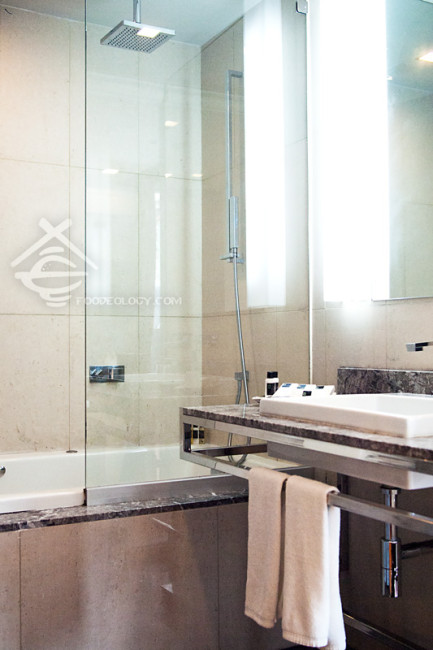 Master-Toilet_Quad-Suites-Silom