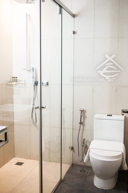 Second-Toilet_Quad-Suites-Silom