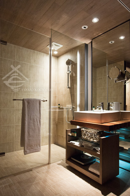 Shower-and-Sink_HOTEL-QUOTE-Taipei