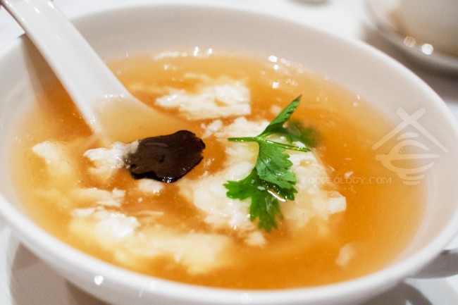 Braised-Birds-Nest-with-Truffle-Egg-White-in-Superior-Broth_Jade-Restaurant-Fullerton-Hotel