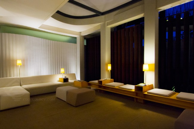 Lounge-Night_The-Bale