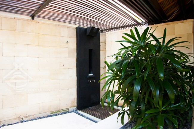 Single-Pavilion-Outdoor-Shower_The-Bale