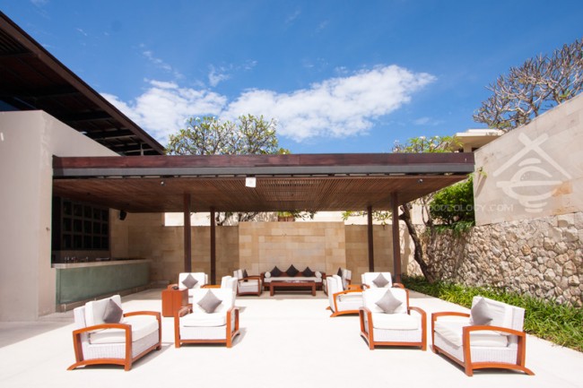 Sofa-near-Pool_The-Bale