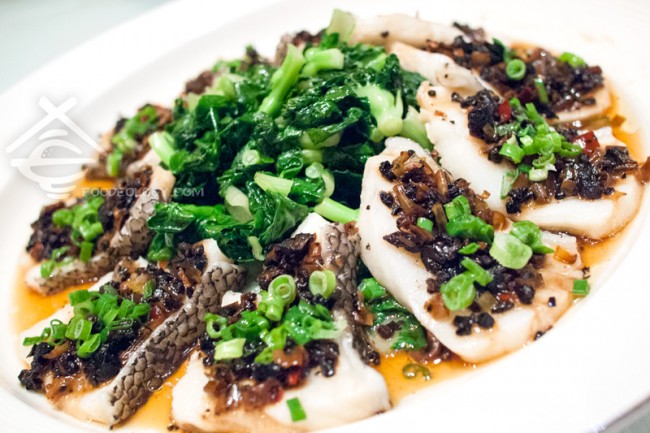 Steamed-Chilean-Sea-Bass-with-Preserved-Olives_Jade-Restaurant-Fullerton-Hotel