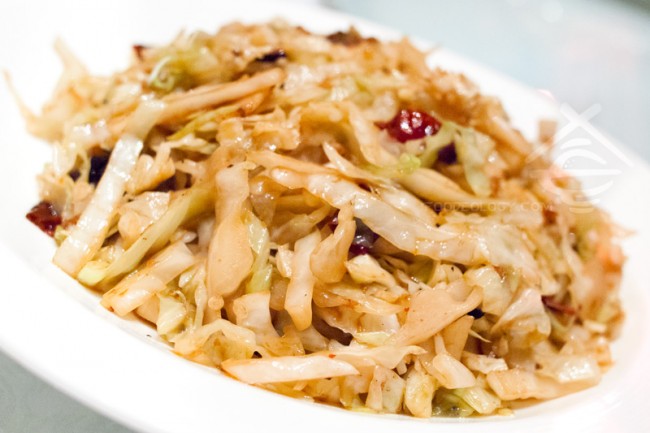 Wok-fried-Shredded-Cabbage-with-Dried-Shrimps-and-Chilli_Jade-Restaurant-Fullerton-Hotel