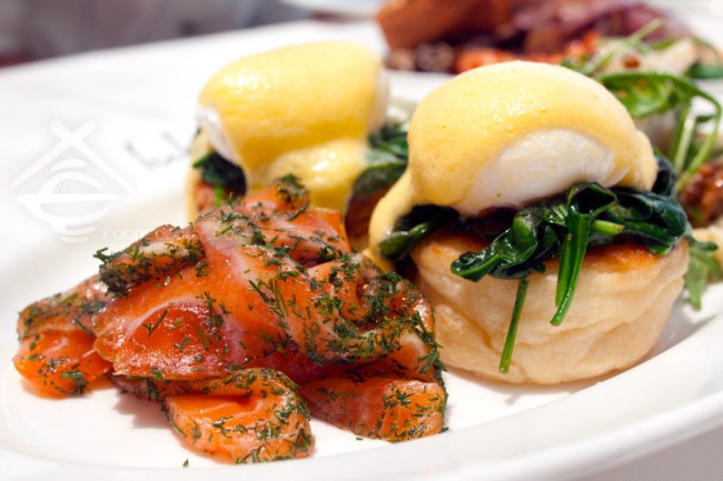 Eggs-Benedict_Salt-Grill-and-Sky-Bar