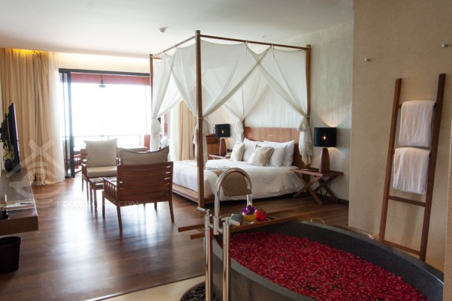 Beach Front-Room_Hansar-Samui