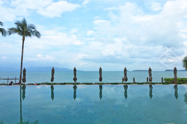 Infinity-Pool-Reflection_Hansar-Samui