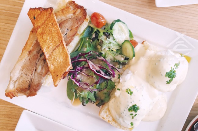 Crackling-Pork-Belly-Eggs-Benedict_The-Missing-Pan