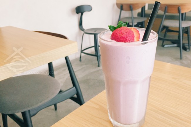 Triple-Berries-Milkshake_The-Missing-Pan
